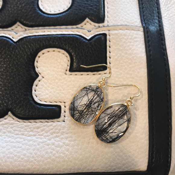 Beautiful Black Abstract Design Earrings - Picture 1 of 2